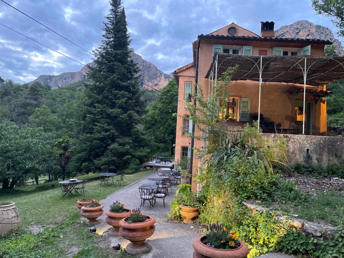 Domaine D'Angouire Hotel Мустие Сен Мари Екстериор снимка